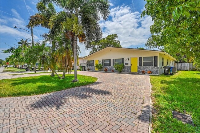 Building Photo - 808 SW 12th Ct Unit 808