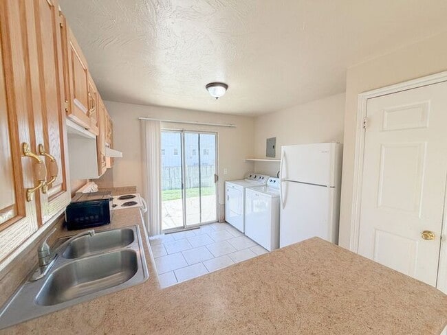 Photo - 2384 W Derby St