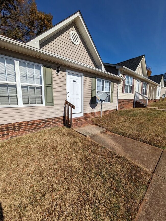 2BD/2BA Townhome at The Squires - 2BD/2BA Townhome at The Squires