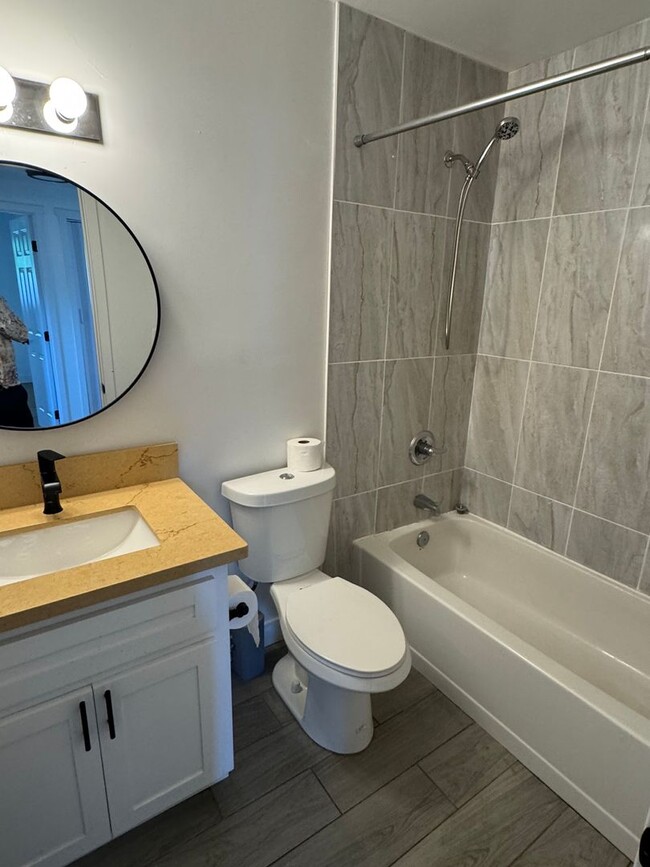 Photo - 5810-5812 Hazel Avenue Unidad 5812