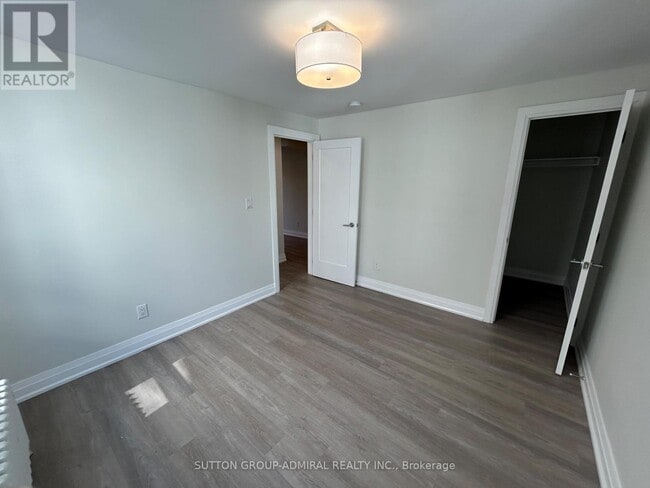 Photo - 697 Eglinton Ave W Unité 301