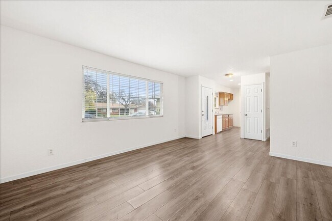 Photo - 6936 Franela Way