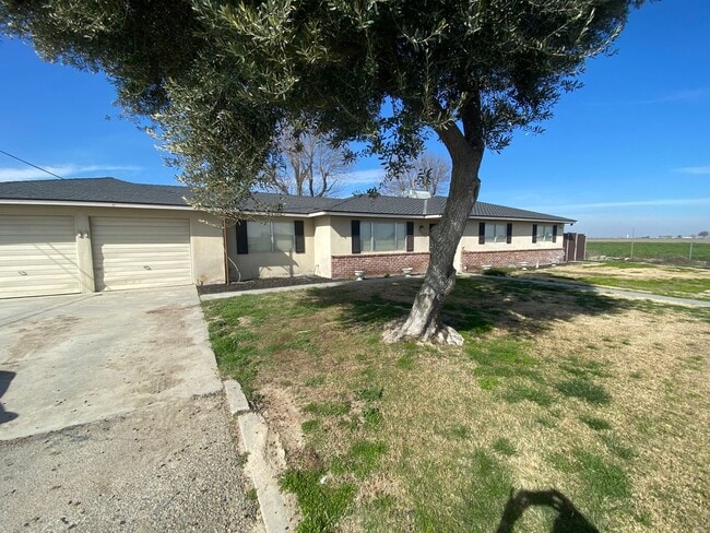 Photo - Spacious Country Property