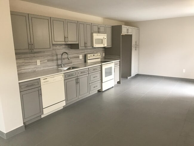 142 SW 8th Ave Unit D