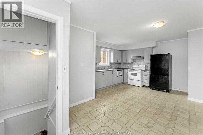 Photo - 759 Pierre Ave