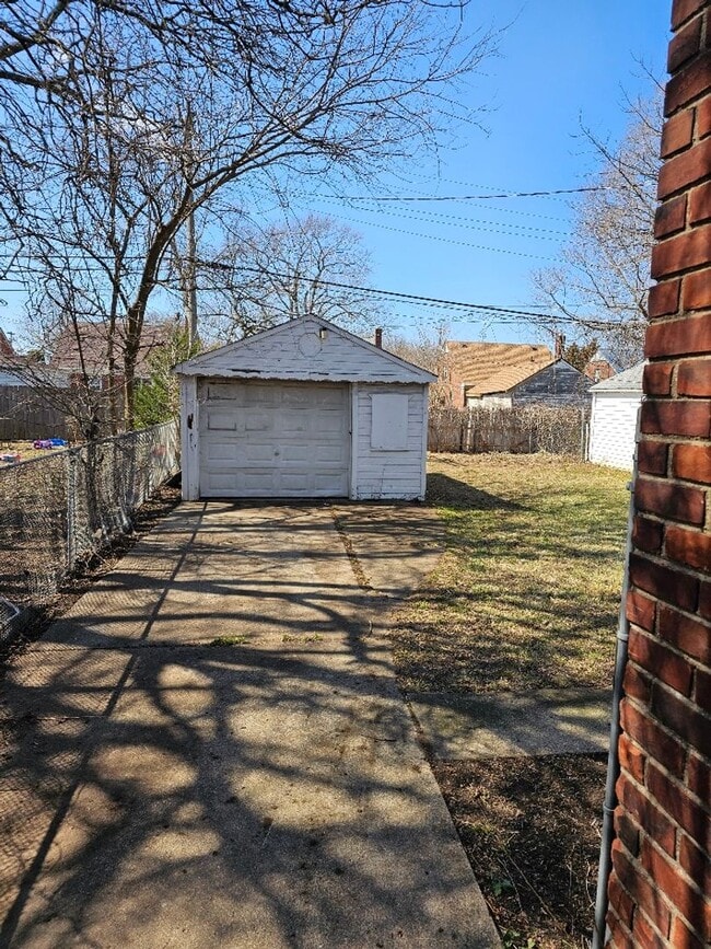 Photo - 12505 Laing St