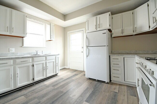 Photo - 715 N 33rd St