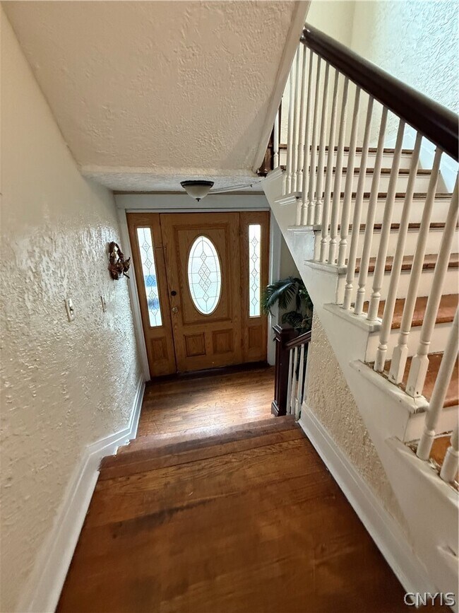 Photo - 205 Fellows Ave