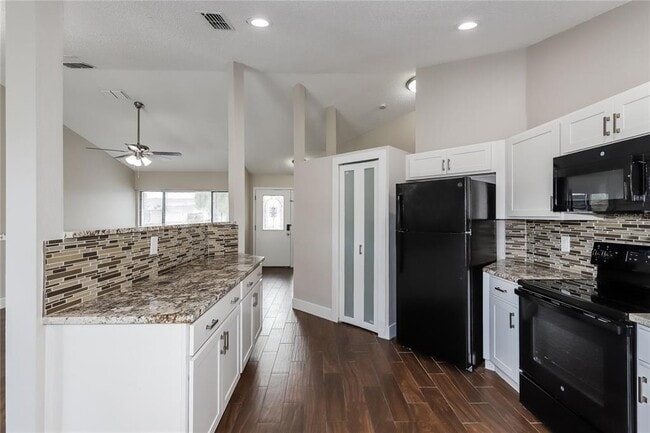 Photo - 1515 Kestrel Way
