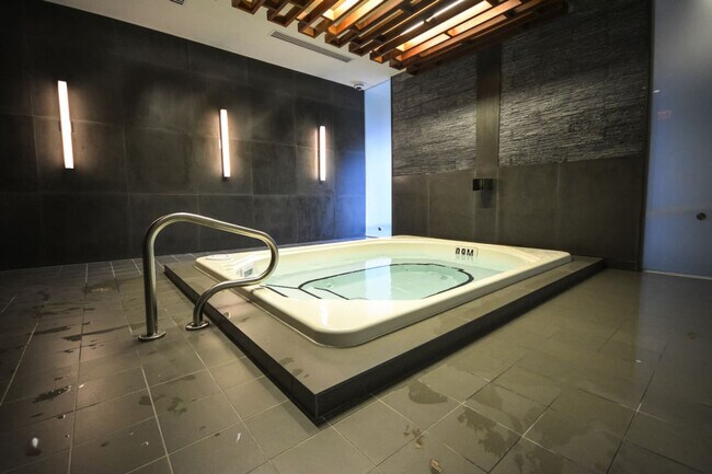 Photo - 300 Front St W Unit SI ID1403766P