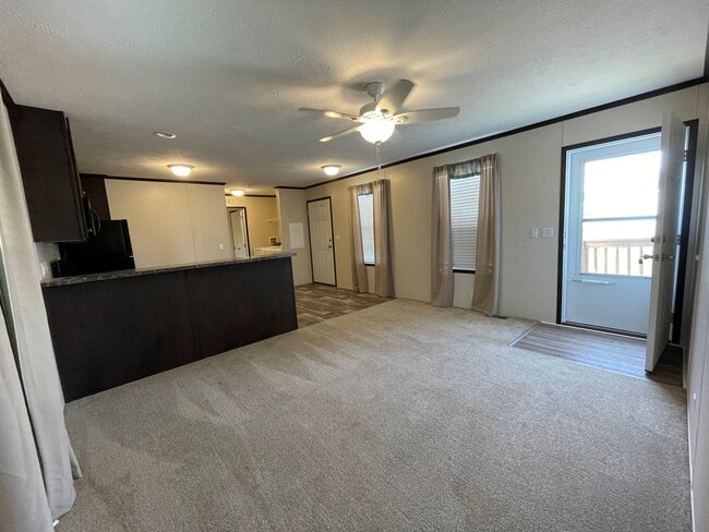 Photo - 104 Sheppard Ave