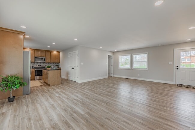 Photo - 911 Mayfair Dr