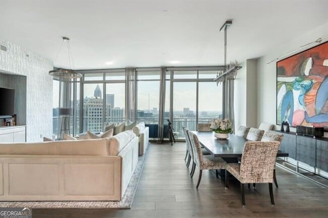 Photo - 1065 Peachtree St NE Unidad 3604