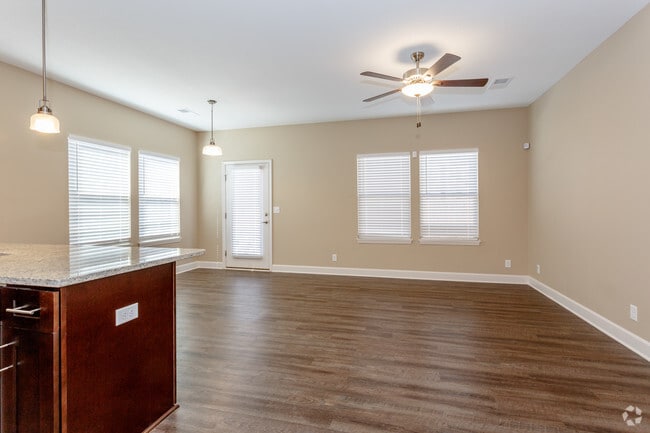 3BR, 2.5BA - 1382 SF