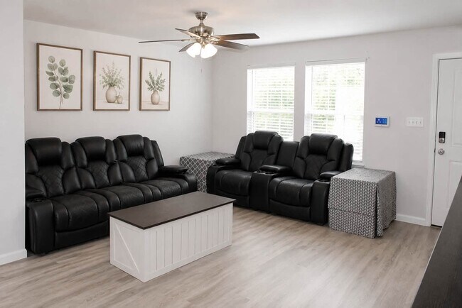 Photo - 90 Pine Cone Dr