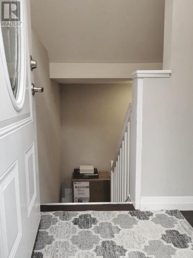 Photo - 193 Hanmer St E