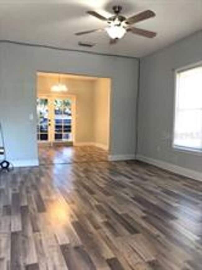 Photo - 2 Bedroom / 2 Bath Bungalow in Sanford's Historic District!