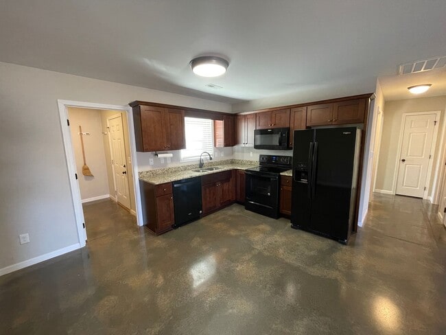 Photo - Available December 10th, 2025! 2 BR, 1 BA ...
