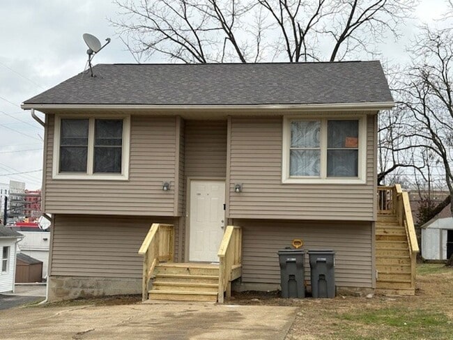 Building Photo - 1326 N Woodburn Ave