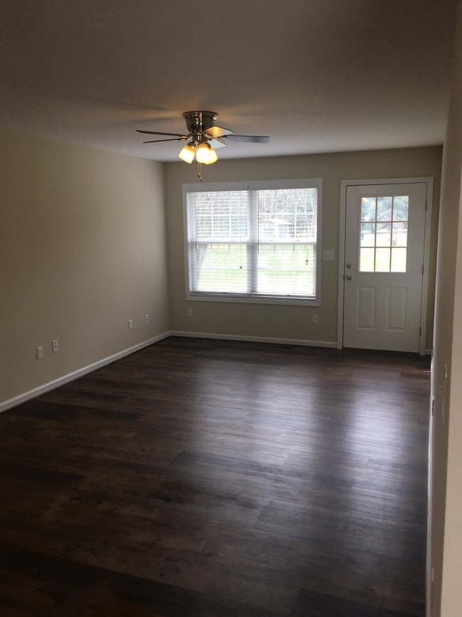 Sala de estar - 26 Carol Ln Unidad 3