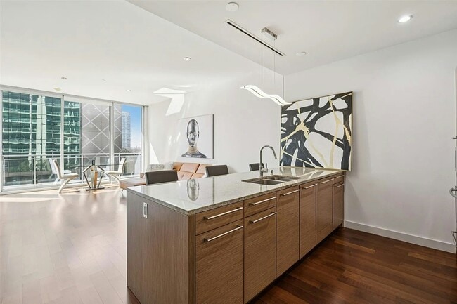 Photo - 2900 McKinnon St Unit 303