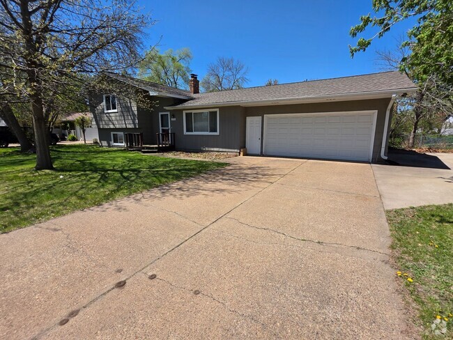 Building Photo - 3114 Kilbourne Ave Rental