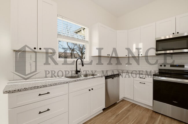 Photo - 707 Elmwood St