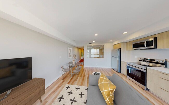 Photo - 408 E Columbia St