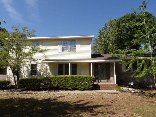 Building Photo - 917 9th Ave S