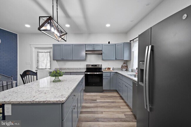 Photo - 30 April Ln House