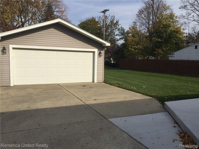 Photo - 37944 Lyndon St