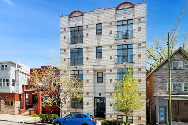 Building Photo - 3641 N Ashland Ave Rental