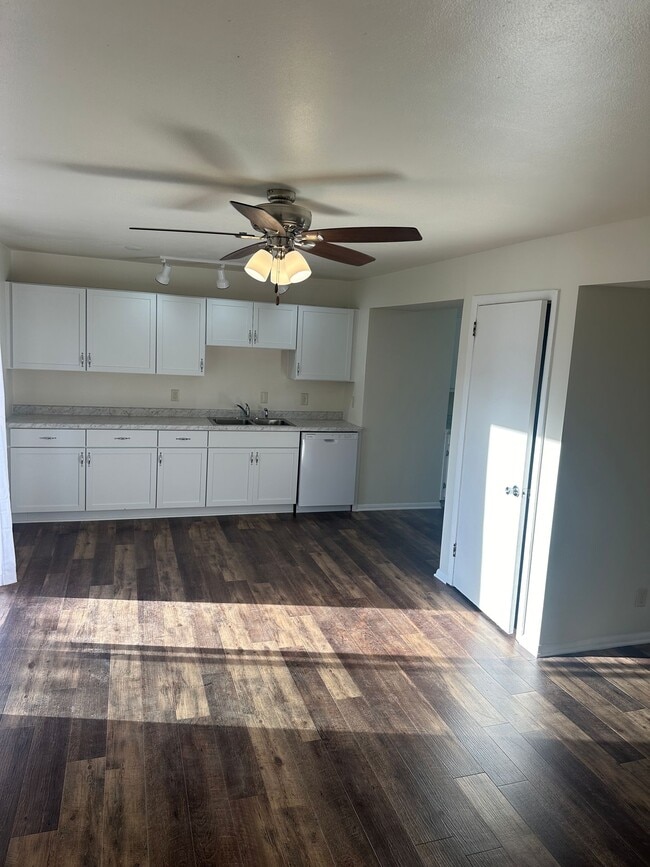 Building Photo - 4409-4415 Eastridge Drive Rental