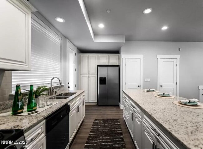 Photo - 720 Bluffs Ct