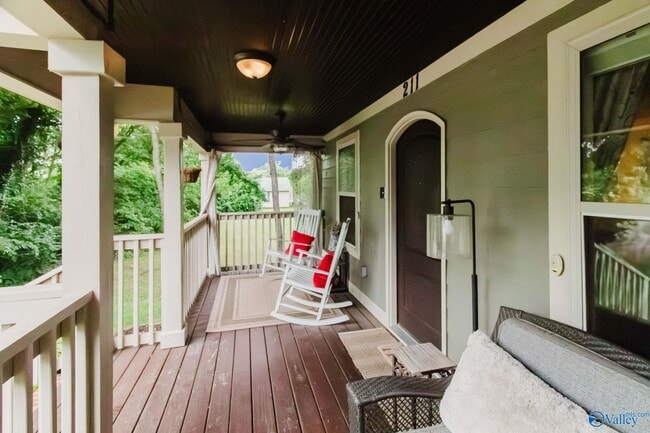 Photo - 211 Ward Ave NE