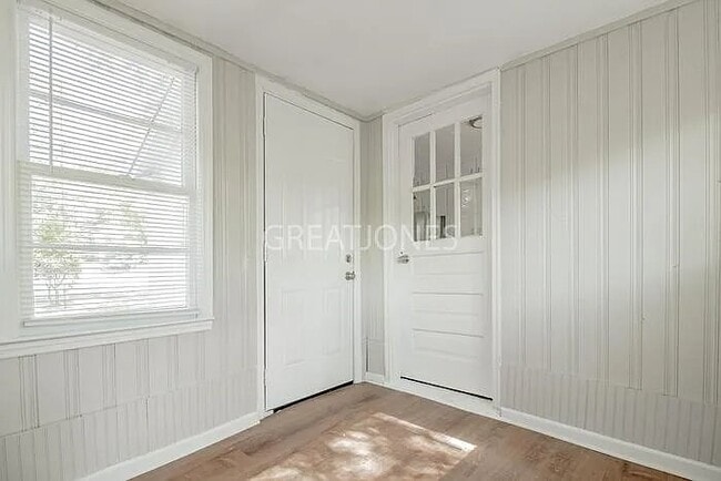 Photo - 1262 Briarwood Ave