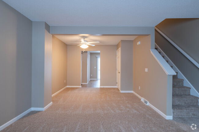 2BR, 1.5BA - 1050 SF - Lake View Apartments