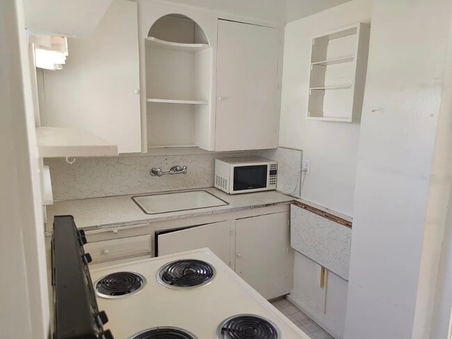 Photo - 360 W 8th S St