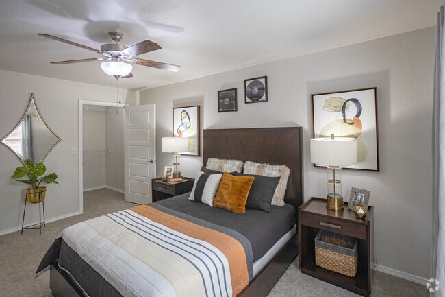 1BR, 1BA - 789SF