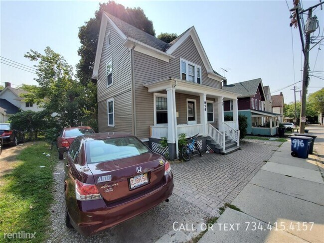 916 Greenwood Ave