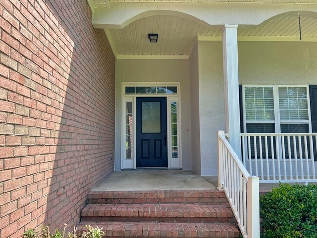 Photo - 304 Farmington Dr