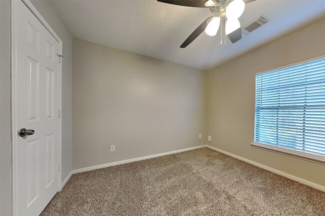 Photo - 6 E Summer Storm Cir