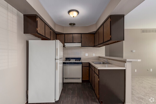 Standard 1BR, 1BA - 900SF - Kitchen