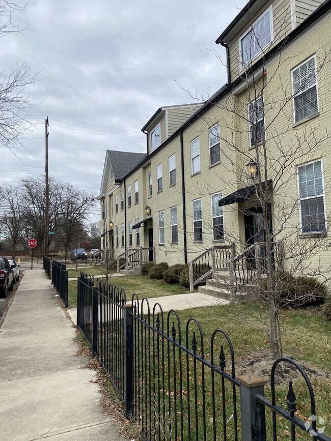 Building Photo - 66 S Douglass St Rental