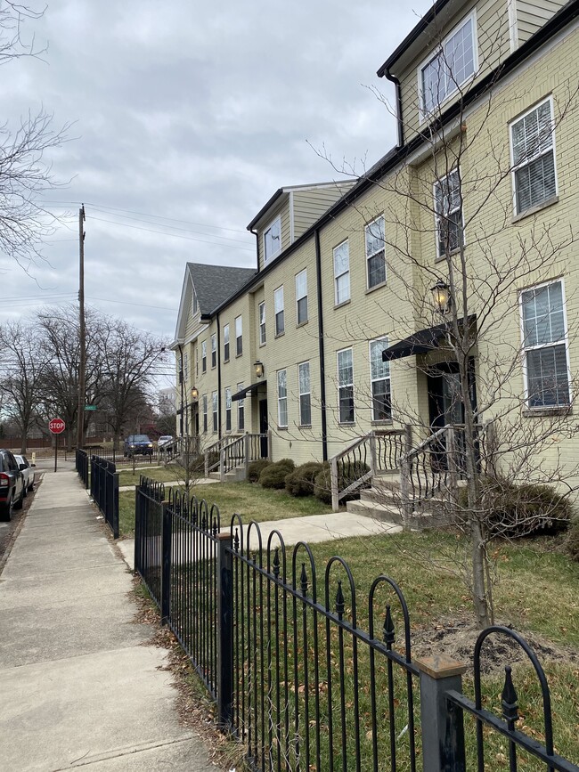 Building Photo - 66 S Douglass St Rental