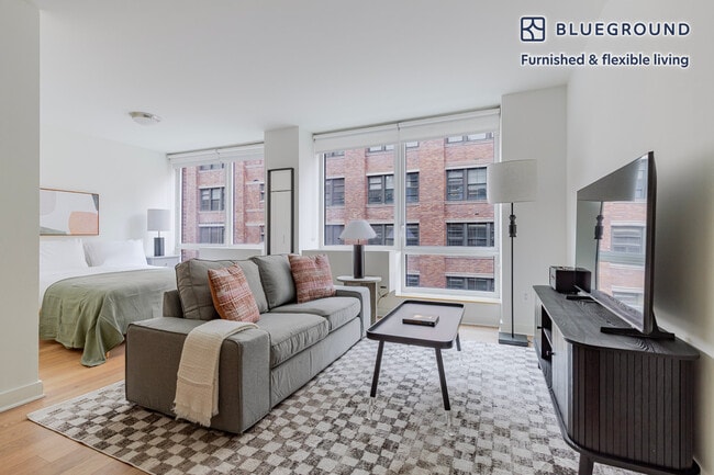 Building Photo - 450 W 17th St Rental