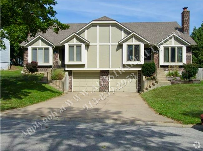 Building Photo - Spacious 3 Bed 2 Bath Duplex in Overland P... Rental