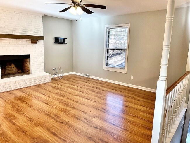 Photo - 328 Wellington Way