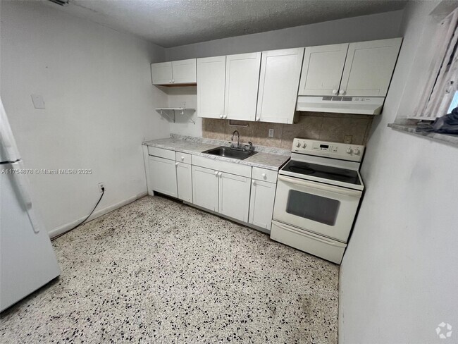 Building Photo - 887 W 29th St Unit 2 Rental