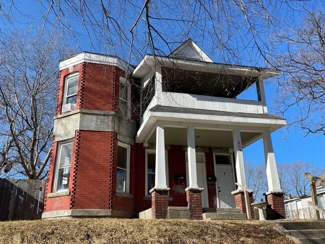 Building Photo - 814 Elmwood Ave Unit 814 Elmwood Ave,  2